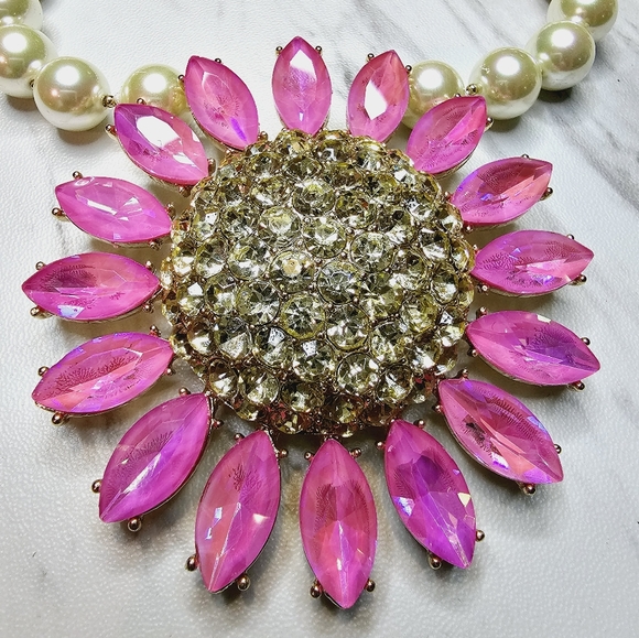 Betsey Johnson Necklace Large Pink Pave Daisy Flower With Faux Pearls & Crystals - Picture 5 of 12